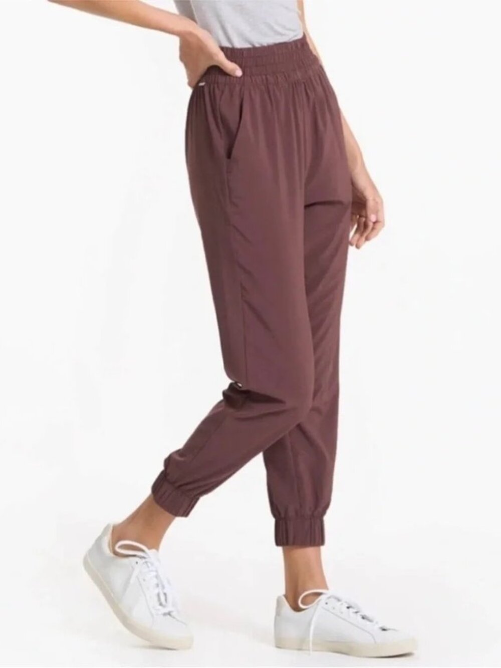 Like New Vuori Villa Joggers in Hazelnut (Red/Brown), Size Small